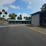 Three Oaks Motel - Titusville