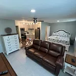 Tarpon Tale Inn