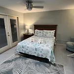 Tarpon Tale Inn