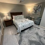 Tarpon Tale Inn