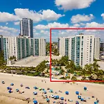 Modern 1 Bdr Oceanview With Direct Beach Access!