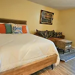 Oceanfront Escape With Balcony And Heated Salt Water Pool Sleeps 4