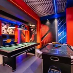 Resort Amenities, Outdoor Kitchen, Themed, Game And Movie Room