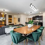 Resort Amenities, Outdoor Kitchen, Themed, Game And Movie Room