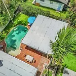 Zach\'S Tropical Pool House