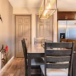 Charming Home W Private Heated Pool & Hot Tub
