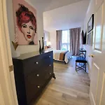 Cute 1 Bedroom Unit Located In Condo Hotel In The Heart Of Coconut Grove Free Parking