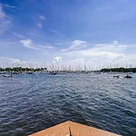 Cute 1 Bedroom Unit Located In Condo Hotel In The Heart Of Coconut Grove Free Parking