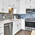 Paradise Palms, Renovated 30A Gulf Front Condo, Sleeps 6, Private Beach Access & 2 Bikes