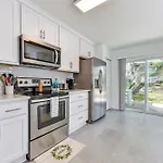 Fernandina Beach Townhome, Steps To Public Beach