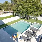 Crystal Blue~Sleeps 28~Heated Pool~Golf Cart