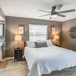 Stylish Fort Myers Condo About 2 Mi To Beaches!