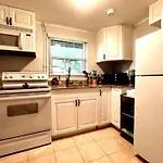 A Cozy Cottage Close To Beach And Downtown