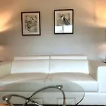 A Cozy Cottage Close To Beach And Downtown