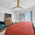 Gulf Views! Only 30 Seconds To The Beach Modern Amenities Meets Vintage Charm
