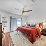 Gulf Views! Only 30 Seconds To The Beach Modern Amenities Meets Vintage Charm
