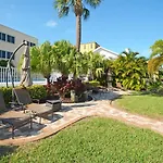 Treasure Island Beach, Fl Waterfront Condo Located Steps Away From The Intracoastal Waterway