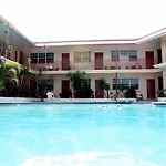 Beach And Town Motel