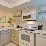 Siesta Key Condo With Heated Pool Less Than 1 Mi To Beach