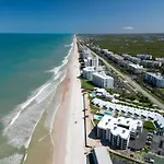 Ground Floor Beachfront With Steps To The Beach And Pool & Beach Access