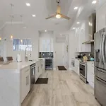 Gulf Access, Putting Green, Outdoor Kitchen, Heated Pool & Spa & More! - Villa Captain\'S Quarters
