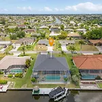 Pool And Spa, Tiki, Canal View, Sleeps10! - Villa At Sunshine Funtime