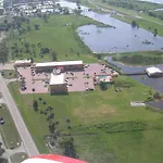 Days Inn & Suites By Wyndham Lake Okeechobee