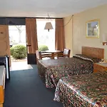 Tarpon Shores Inn
