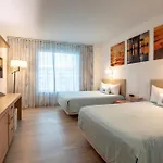 Universal\'S Endless Summer Resort - Dockside Inn And Suites