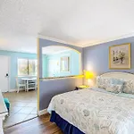 Pelican Pointe