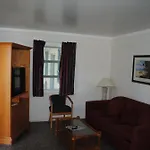 Dockside Inn & Resort