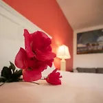 Island Sun Inn & Suites - Venice, Florida Historic Downtown & Beach Getaway