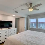 El Matador 266 - Sixth Floor Unit