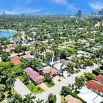 Seaside Oasis In Hollywood Lakes Near The Beach