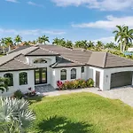 Gorgeous! Heated, Saltwater Pool And Spa, Custom Outdoor Kitchen - Villa Still Waters - Roelens
