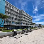 412 - Island Inn