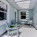 The Reef - Cozy Hideaway - Private Patio - Located Steps From The Beach