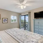 Oceanview Sand Dollar Villas Condo - Balcony - Pool