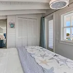 Turtle Loft - Charming Oceanfront Loft - Multiple Decks - Private Beach Access