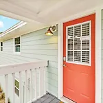 Tropical Beach Bungalow Up - 3 Bedrooms - Across Street From Beach - Deck