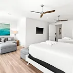 Queen Of Crystal Shores Luxury Beachfront Retreat