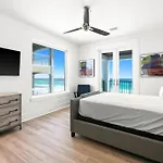 Queen Of Crystal Shores Luxury Beachfront Retreat