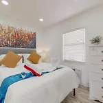 Chick & Fashionable 1 Bedroom Apt Beach Unit # 4
