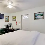 Pet-Friendly Stuart Studio Less Than 3 Mi To Downtown!
