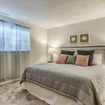 Cozy Renovated Ground Floor Unit - Golf Villa - On The Golf Course