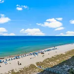 Ocean Reef Beach Resort! Beach Front! Free Seasonal Beach Chairs! By Dolce Vita Getaways Pcb