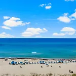 Ocean Reef Beach Resort! Beach Front! Free Seasonal Beach Chairs! By Dolce Vita Getaways Pcb