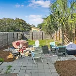 Oceanview Oasis - Relax With Hot Tub, Breakfast, Fire Pit & Putting Green!