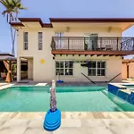 Spacious Lighthouse Point Home With Pool And Grill!