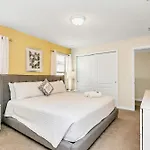 Upstay - Theater Games Pool - Hot Tub - Sleeps 16